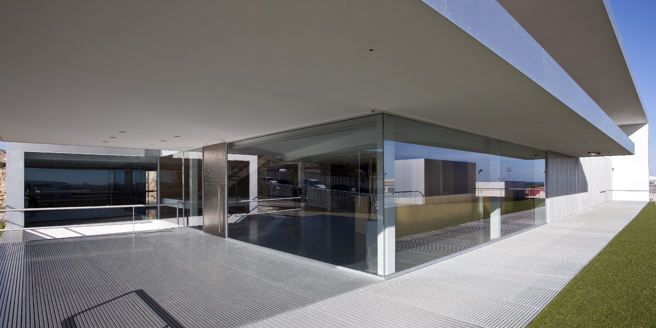 ARCHITECT: JAVIER GARCêA-SOLERA VERA