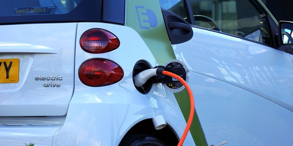 2018071612355520180124143440electric-car-1458836_960_720
