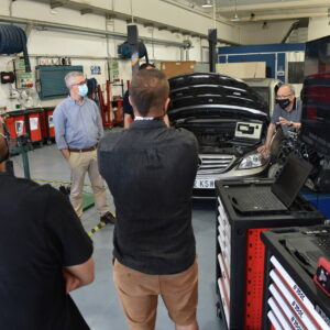 Información técnica de reparación y mantenimiento de vehículos